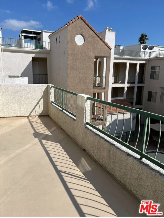 Building Photo - 5420 Sylmar Ave