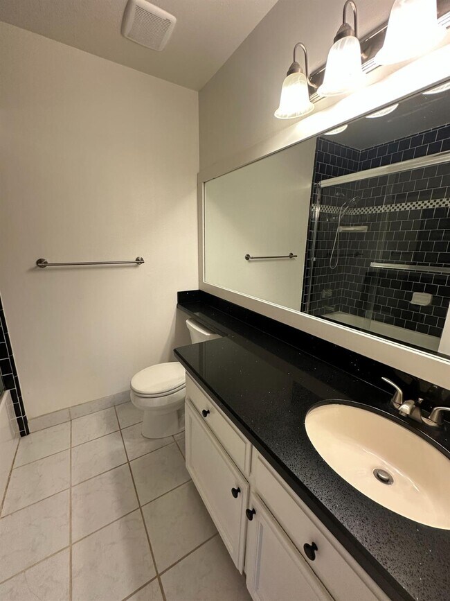 Building Photo - 2371 Sample Ave