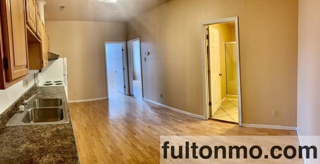 Building Photo - 514 Court Street Apt A