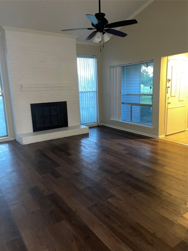 Building Photo - 4809 Oak Hollow St