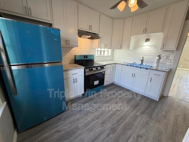 Building Photo - 3915 Itaska St