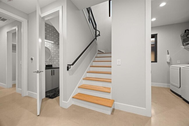 Building Photo - 3610 Thompson St