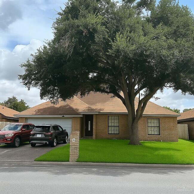 Primary Photo - 404 E Geranium Ave
