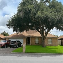 Building Photo - 8 Geranium E Ave