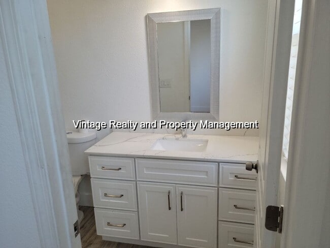 Building Photo - 1052 Foxfire Dr