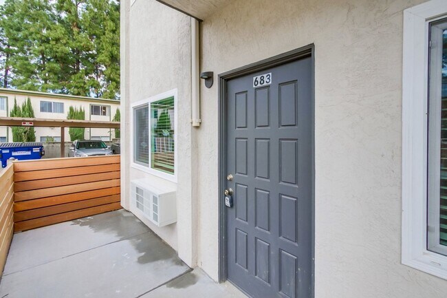 Building Photo - XL Studio - Newly renovated with large wal...