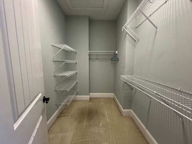 Building Photo - Absolutely Adorable!