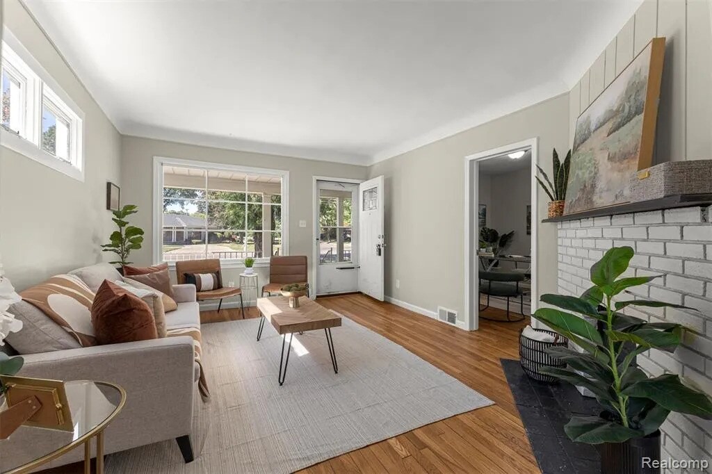 Building Photo - 3369 Pelham St