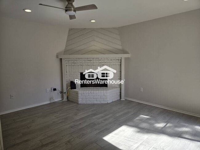 Building Photo - FOR RENT - MOVE IN READY - 2  BEDS 1.5 BAT...