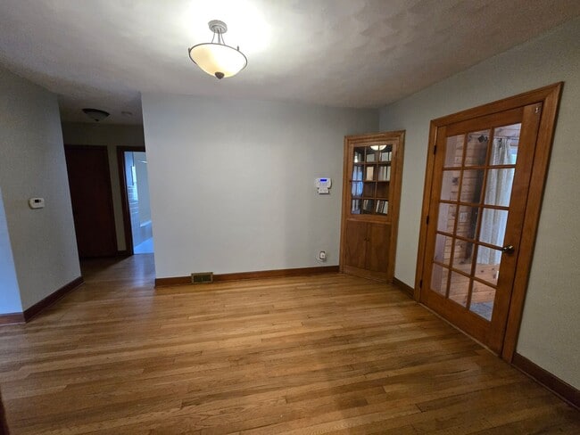 Building Photo - 2 Bedroom House