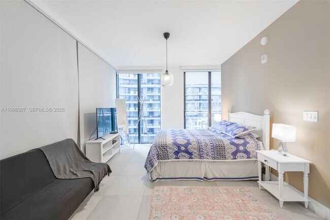 Building Photo - 1010 Brickell Ave