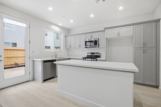 Building Photo - Brand New 4 Bedroom 3 Bathroom with solar in NW Visalia!!!