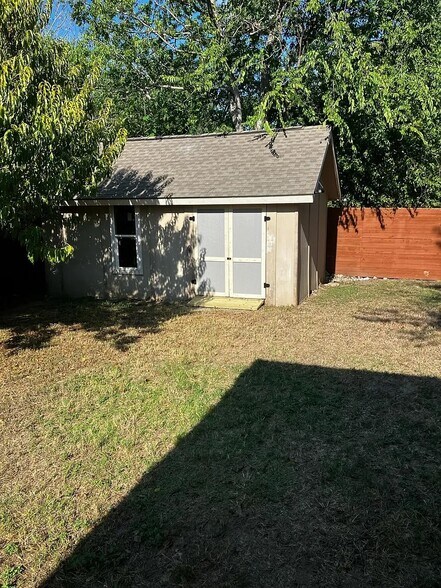 Building Photo - 6902 Colony Park Dr