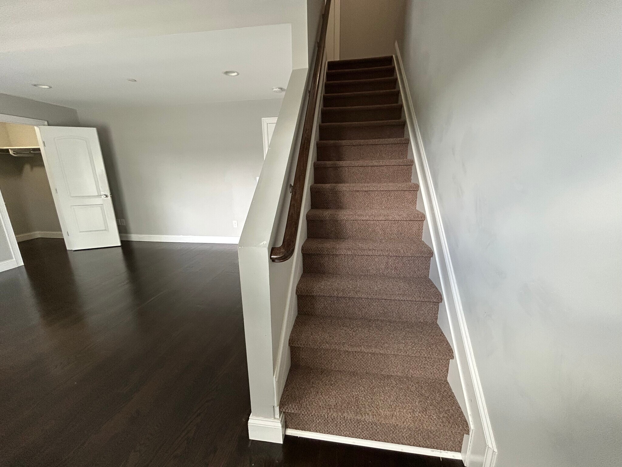 Access to loft, laundry and storage - 324 Cross St