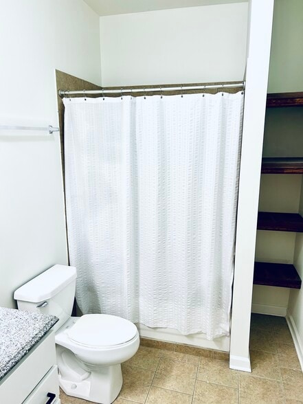 Building Photo - 3227 S May St