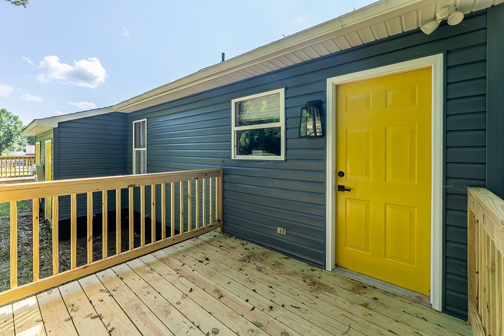 Building Photo - 703 2nd St