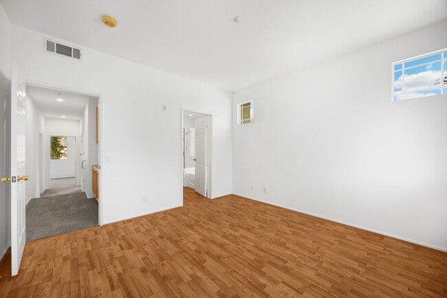 Building Photo - Adorable 2 Story 3 Bed 3 Bath Condo Gated Community