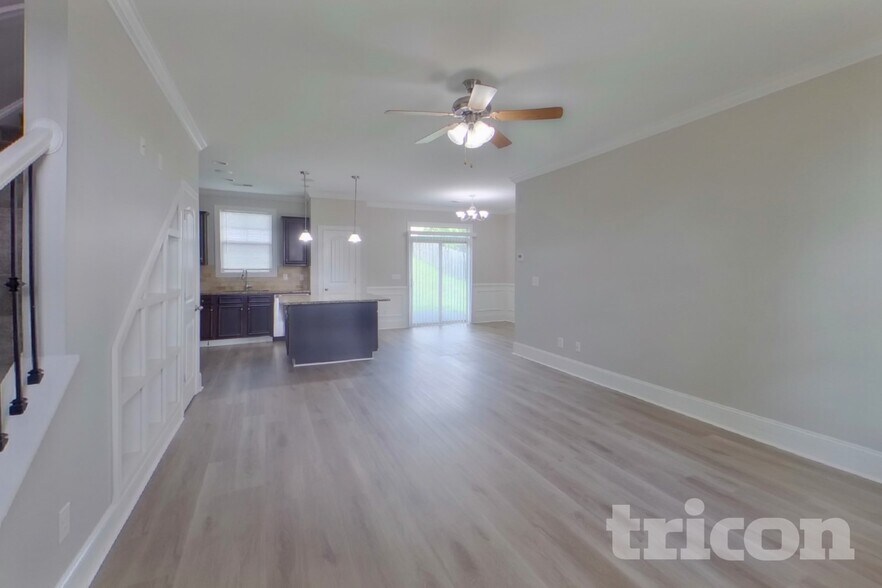 Building Photo - 408 Walking Ln