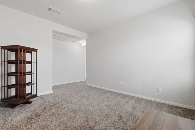 Building Photo - Modern 3BR Home with Main-Floor Primary!