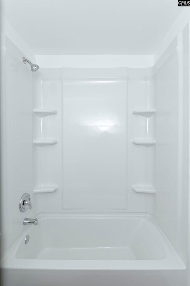 Building Photo - 100 Woodspur Rd