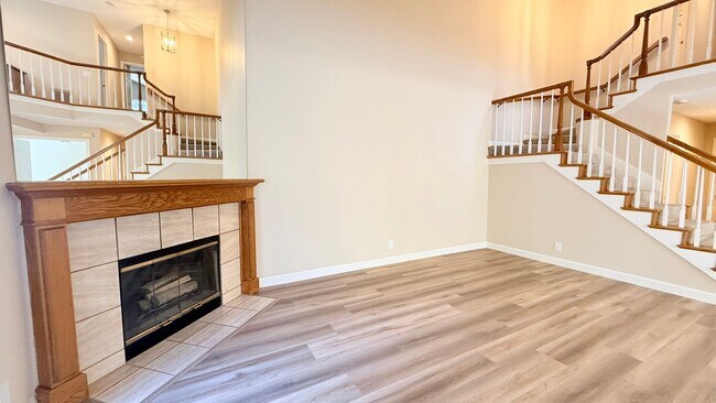 Building Photo - 1100 Sunshine Cir