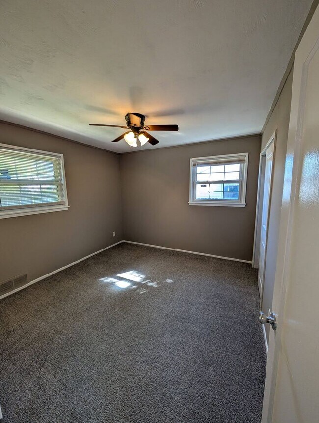 Building Photo - 5373 Pickford Dr