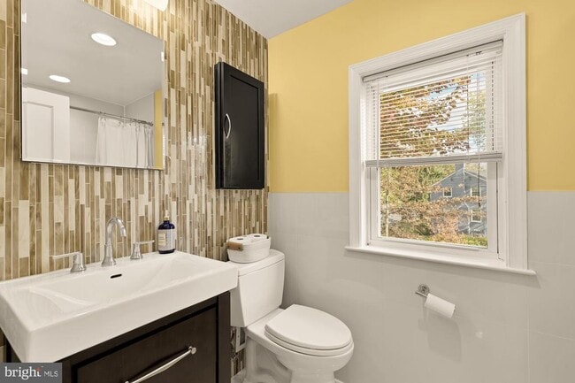 Building Photo - 11612 Galt Ave