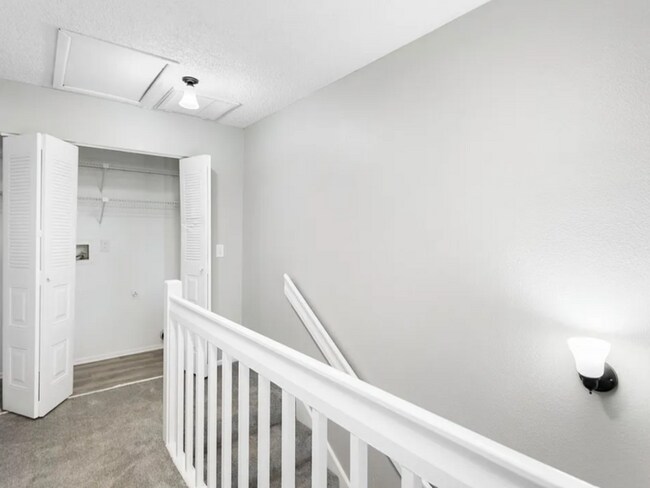 Building Photo - 2820 S Pines Dr