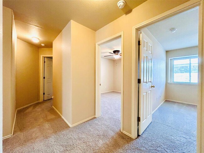 Building Photo - 468 Clarence Ct