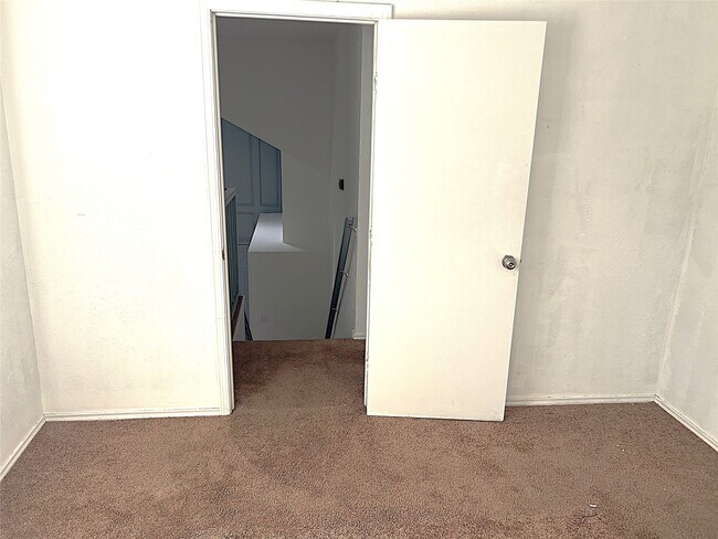 Building Photo - 19906 Rising Star Dr