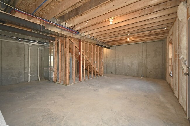 Building Photo - Nice 3 Bedroom, 2.5 bath with 2 car garage...