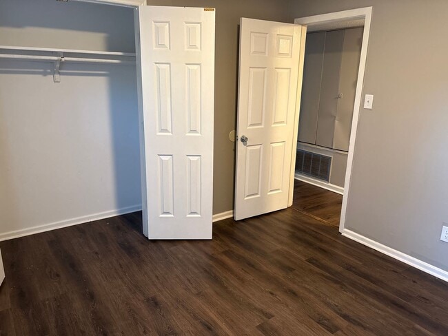 Building Photo - Quaint 3 bedroom/1  and 1/2 bath Winston S...
