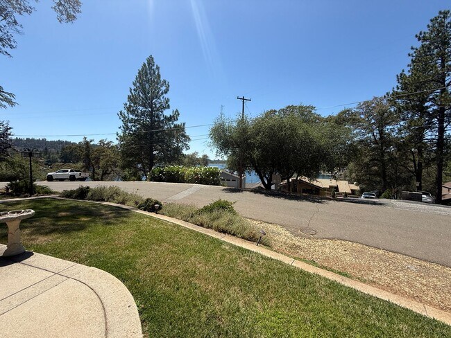 Building Photo - 23799 Woodhaven Pl