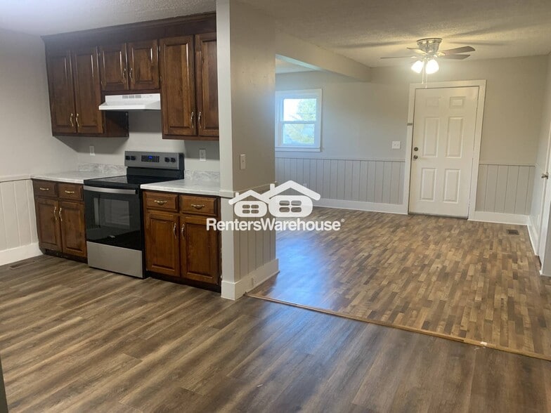 Building Photo - 27783 Pinedale Rd