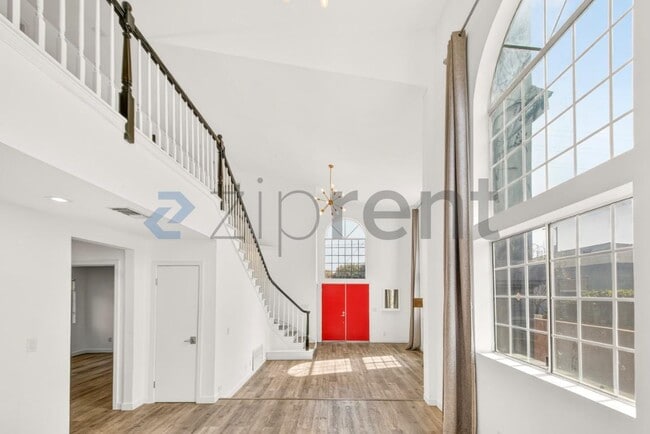 Building Photo - 2481 S Bundy Dr