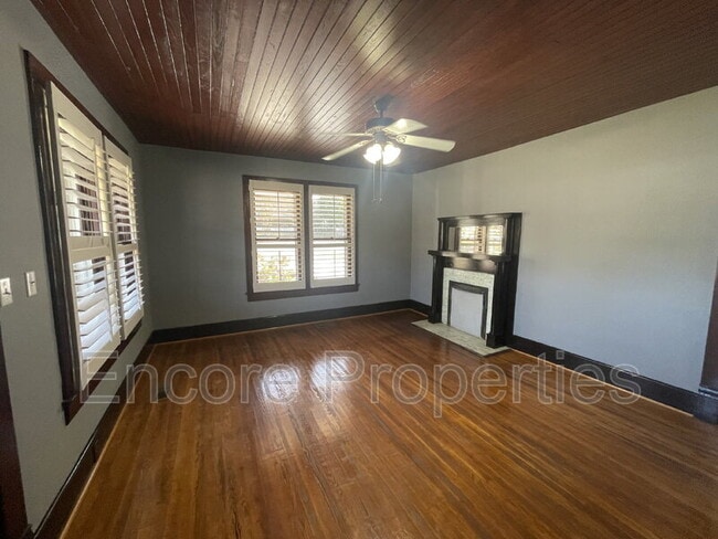 Building Photo - 610 Parks St