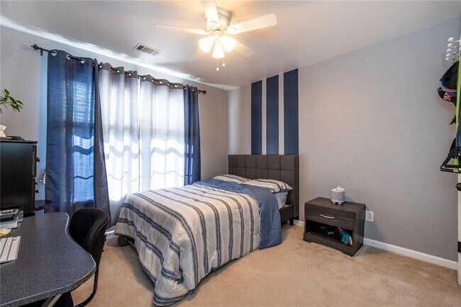Building Photo - 1504 Belfaire Lake Tr
