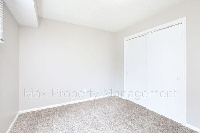 Building Photo - 505 E McKinley Ave