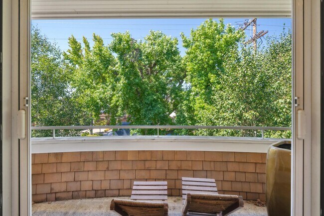 Building Photo - Beautifully Appointed 7-Bedroom Home with Lush Garden Setting in Palo Alto