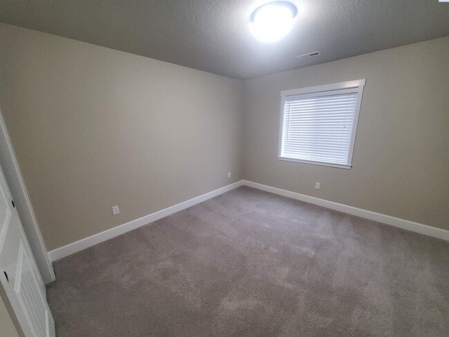 Building Photo - FOR RENT SAGECREST