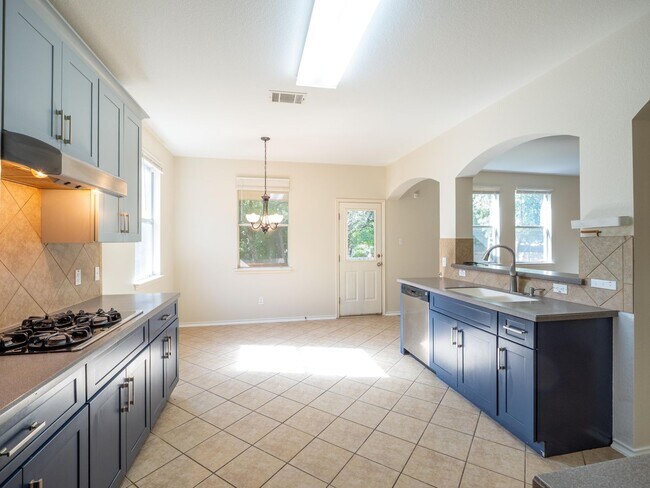 Building Photo - 1710 Lomita Dr
