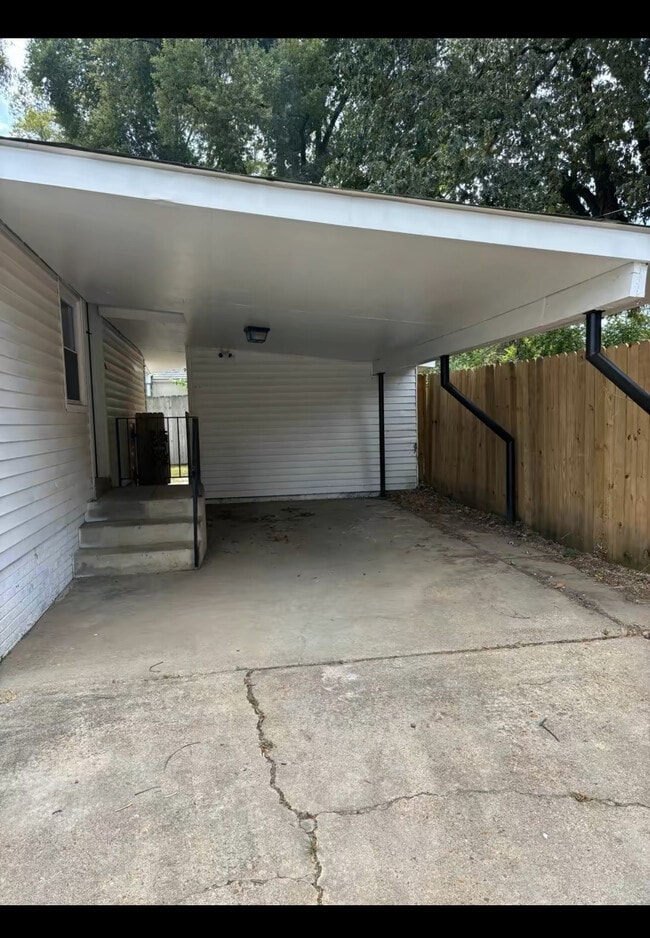 Building Photo - 469 Lytle St