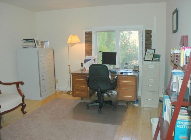 Building Photo - Fully Furnished Short Term Rental (March 7...