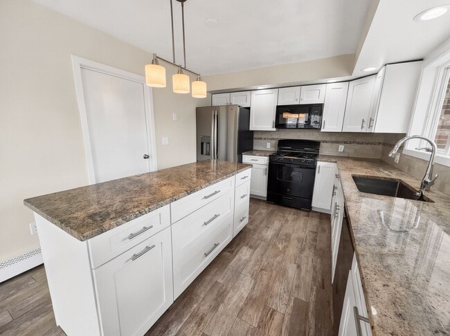 Building Photo - Beautiful Condo In Revere MA!