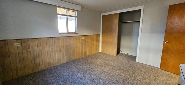 Building Photo - Beautiful Virginia Vale 4 Bedroom Split Level - New Paint, Carpet, Blinds - AVAILABLE NOW!