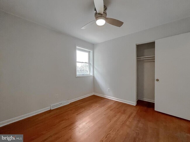 Building Photo - 18937 McKays Cove Ln