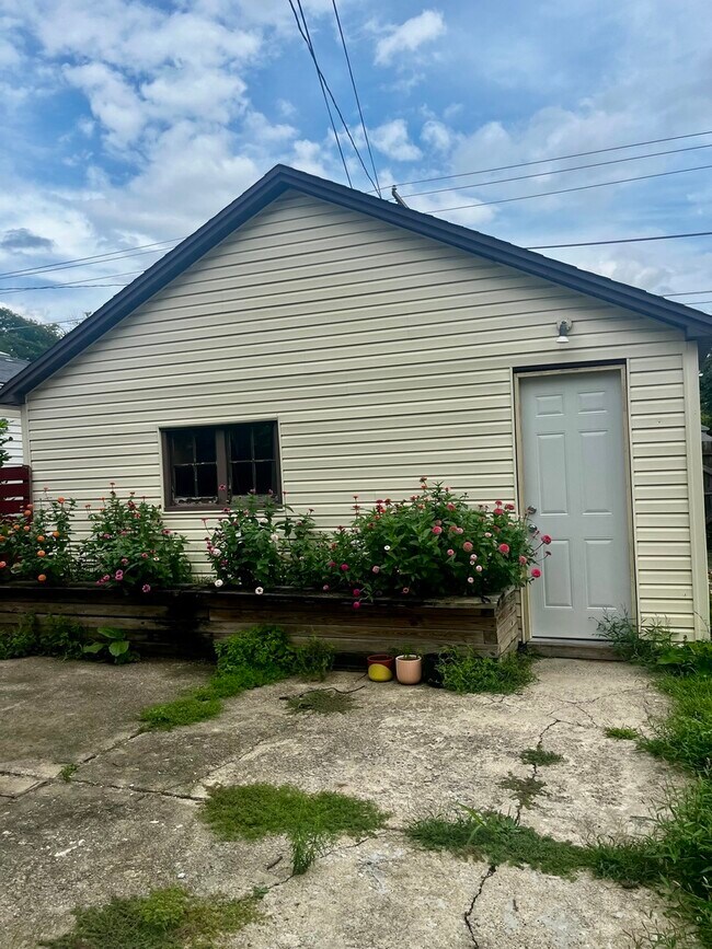 Building Photo - 12631 Elm St