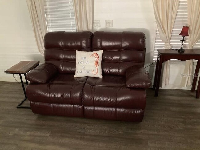 Building Photo - 429 Heron Hollow