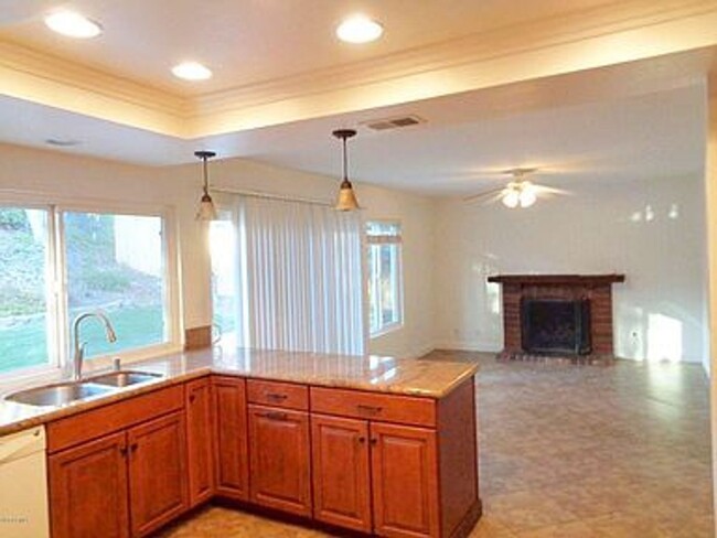 Building Photo - Beautiful Newbury Park 4-bedroom, 3-bathro...