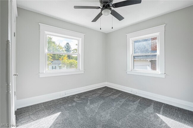 Building Photo - 486 Sumatra Ave